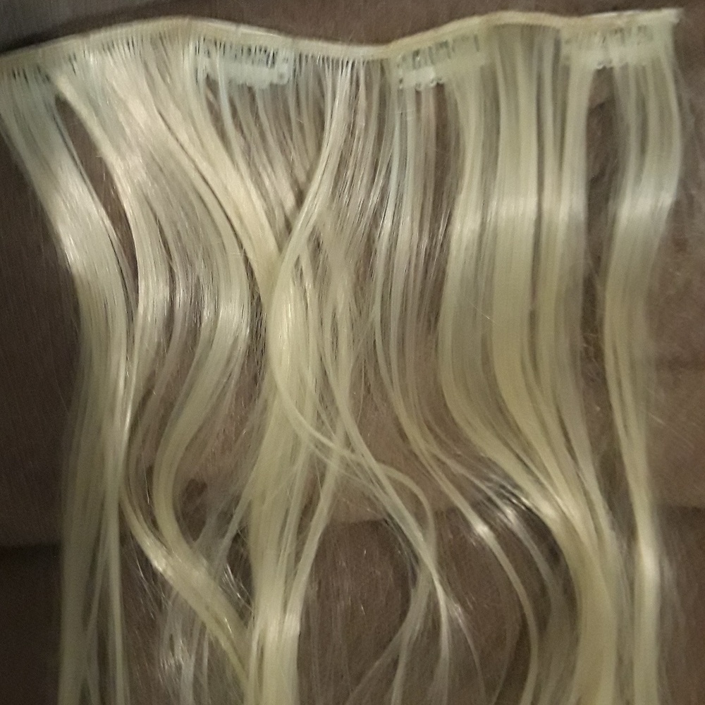 24 inch platinum blonde clip in hair extensions